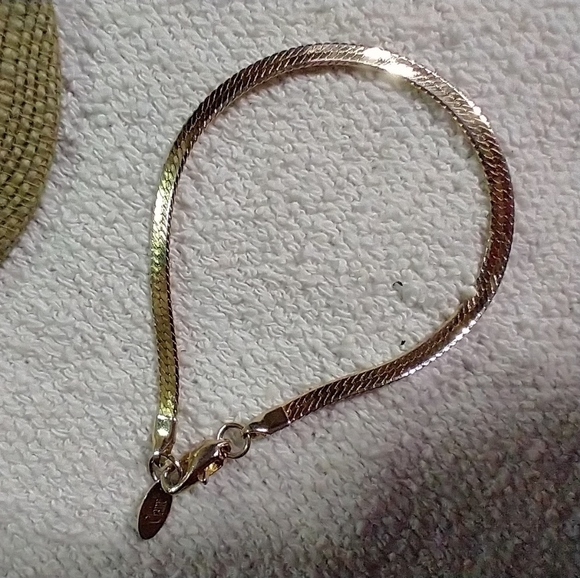 Goldtone Claire's herringbone bracelet - Picture 3 of 3